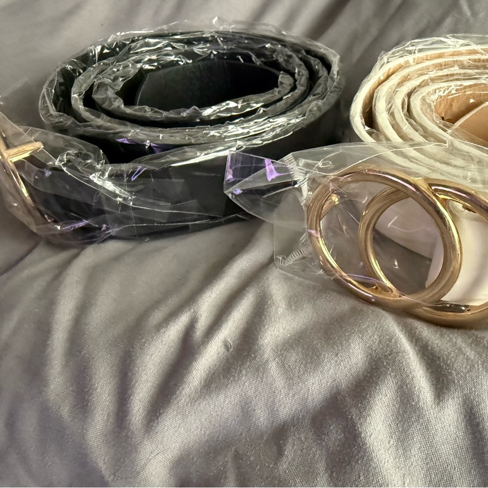 Chic Gucci style Belts Set with Gold Rings 1 black 1 white/cream
Faux leather - Picture 2 of 6